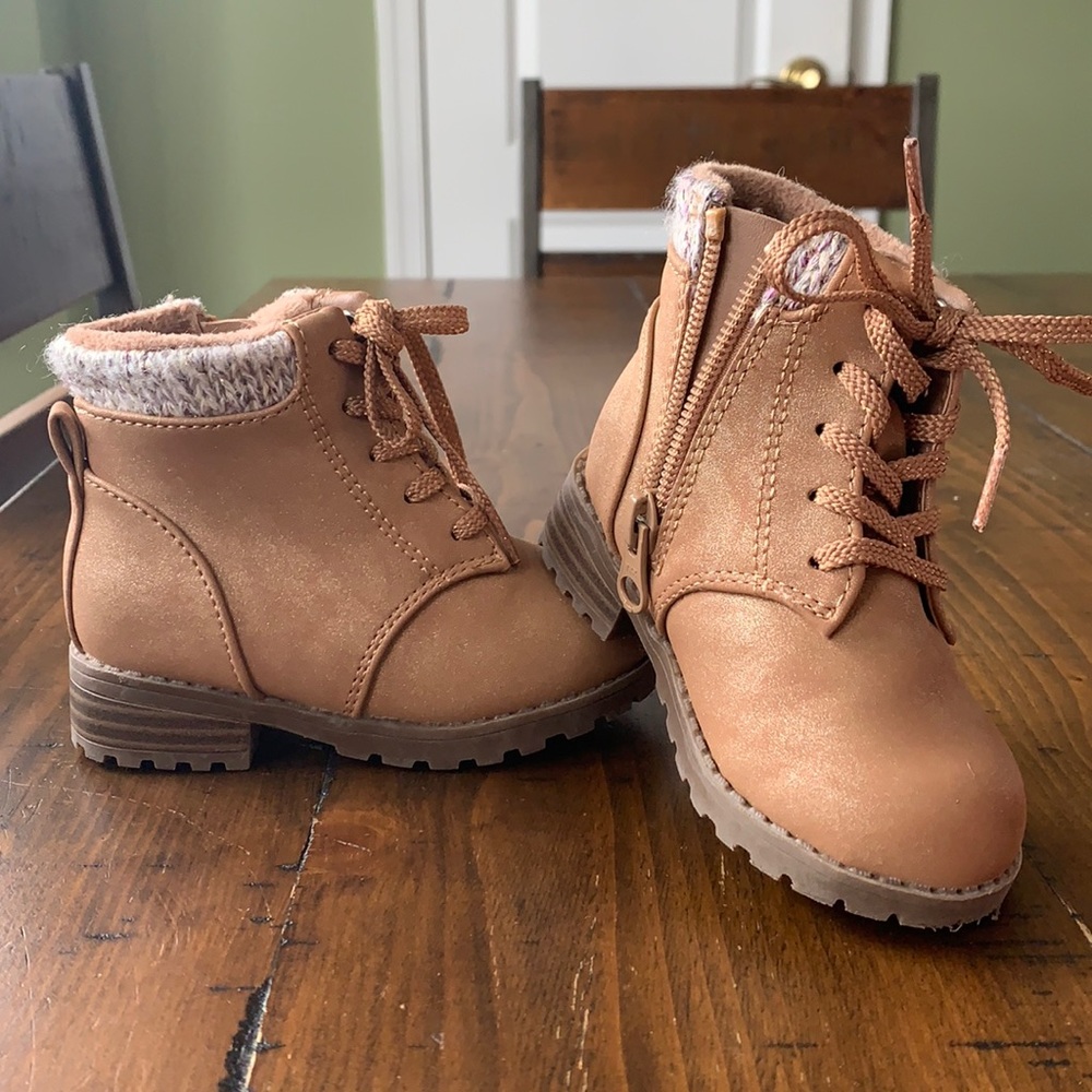 Cat & Jack Toddler Lace up/Zip up Hiking boot, size 5